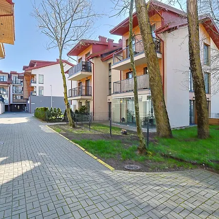 W/parking Near The Centre, By Cohost Apartment *